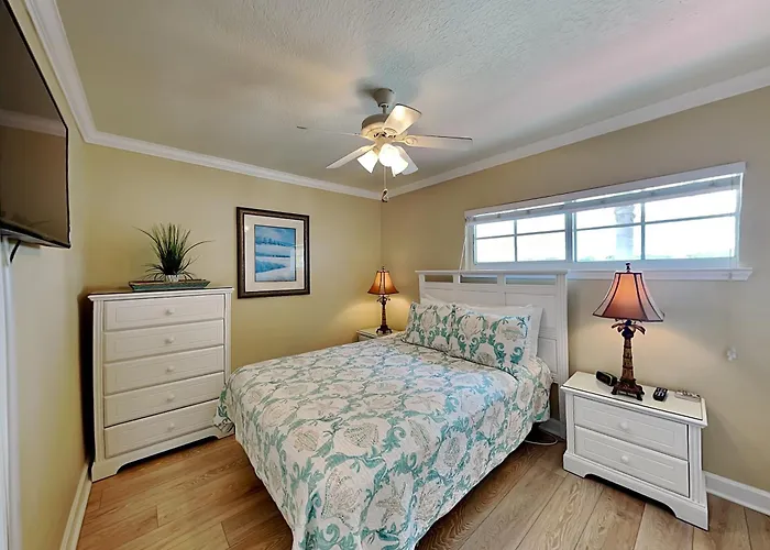 Barefoot B-201 Apartment *